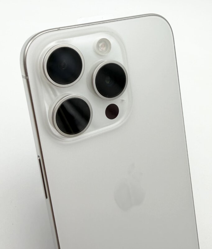 【嚴選二手機】Apple iPhone 15 Pro 128G 白色鈦金屬 #02953 (複製)